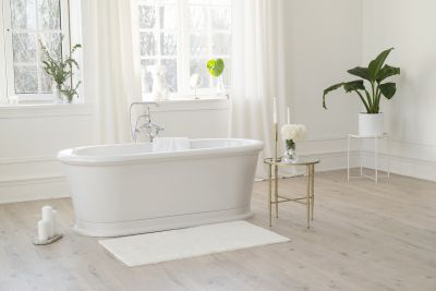 Luxurious Soaking Tub